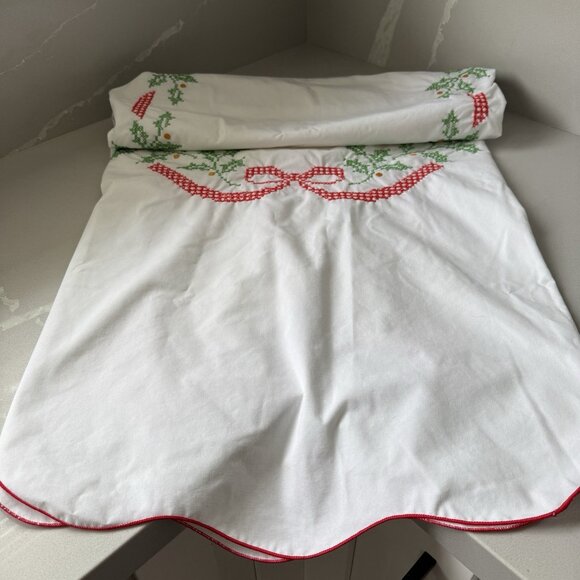 Vintage Oval Tablecloth 9 Napkins Scalloped Cross-Stitched Christmas Holiday - Picture 5 of 16